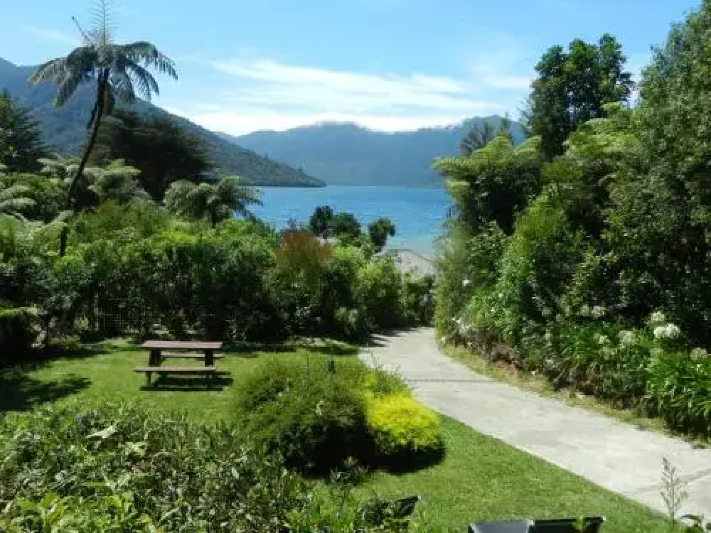 Mahana Lodge