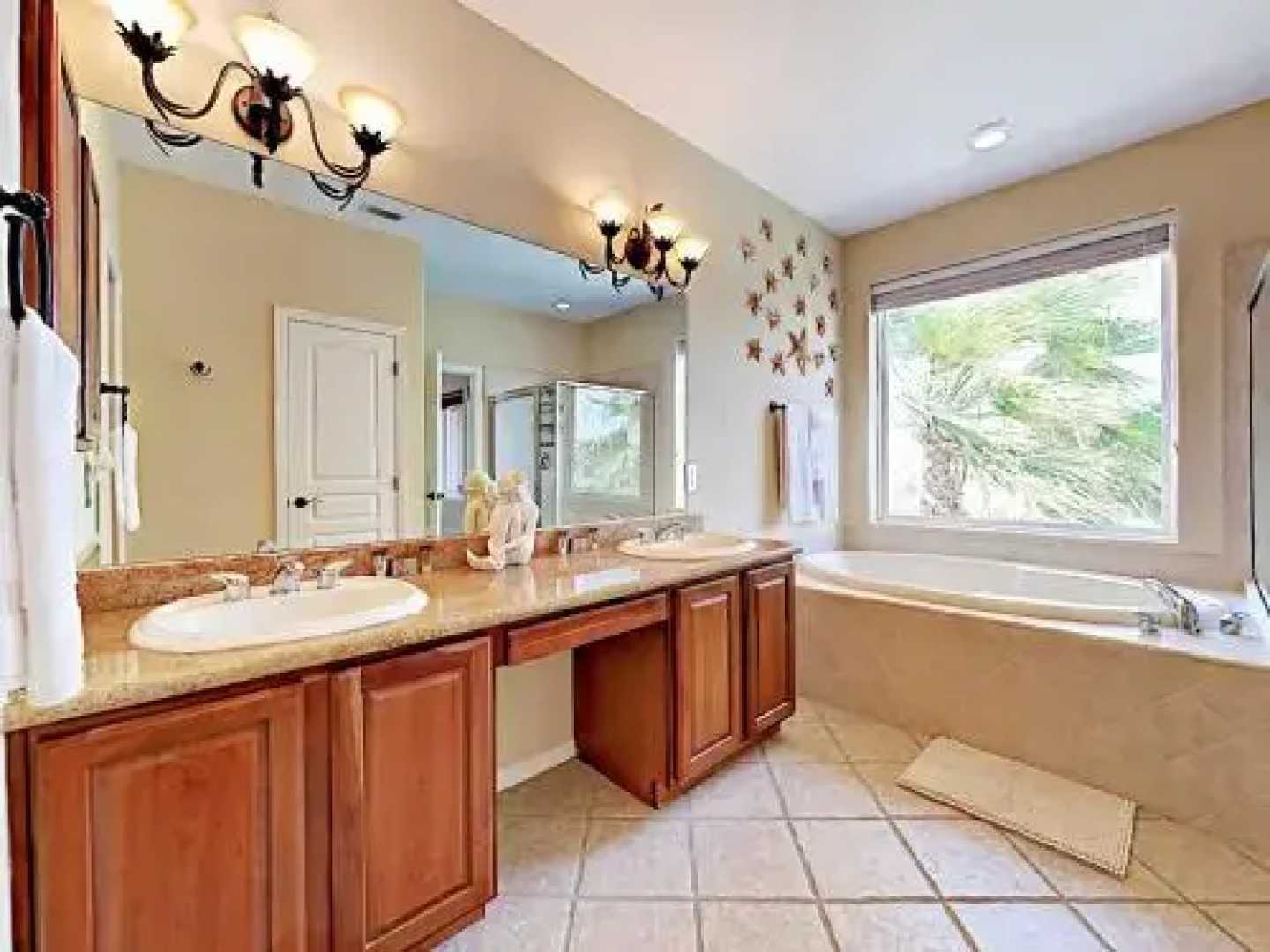 6 Harbor Town House - 3 Br townhouse by RedAwning