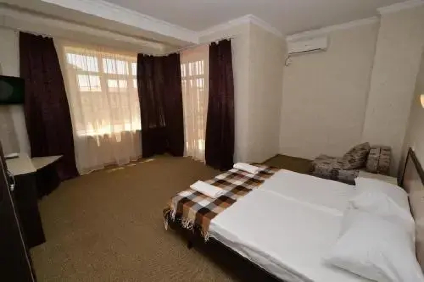 Lazurit Guesthouse