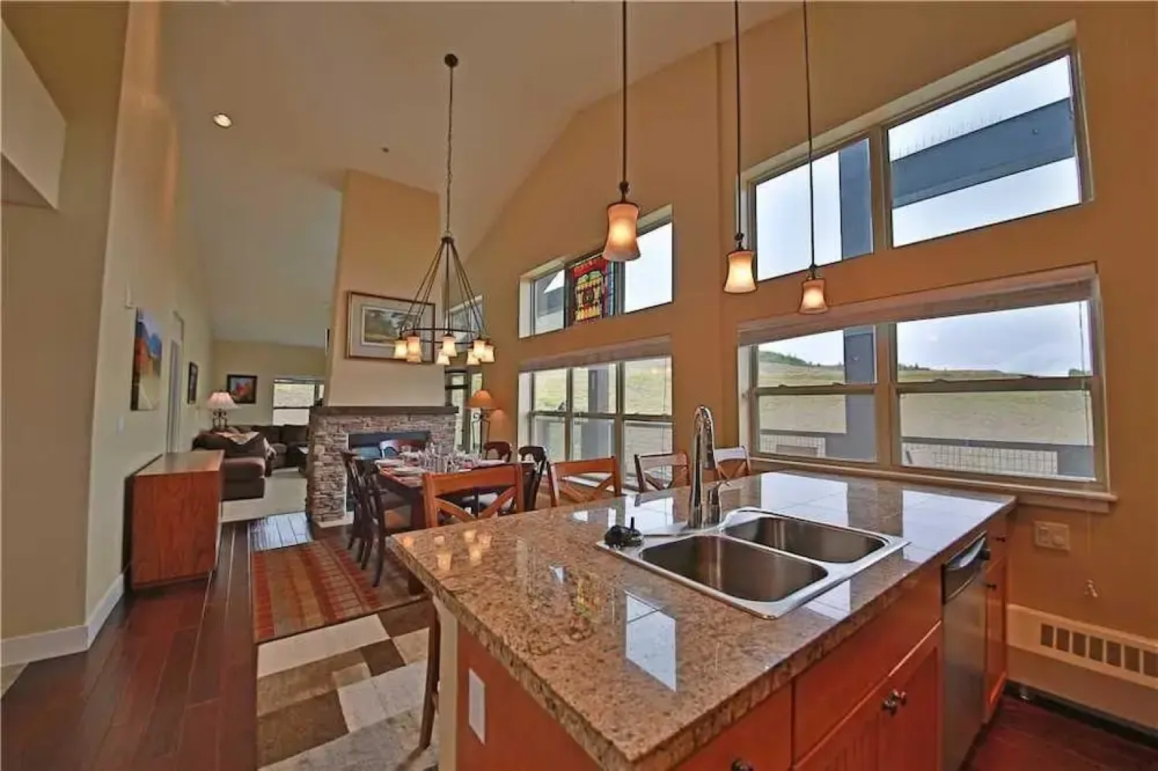 Base Camp One 416C Penthouse - 3 Br Condo