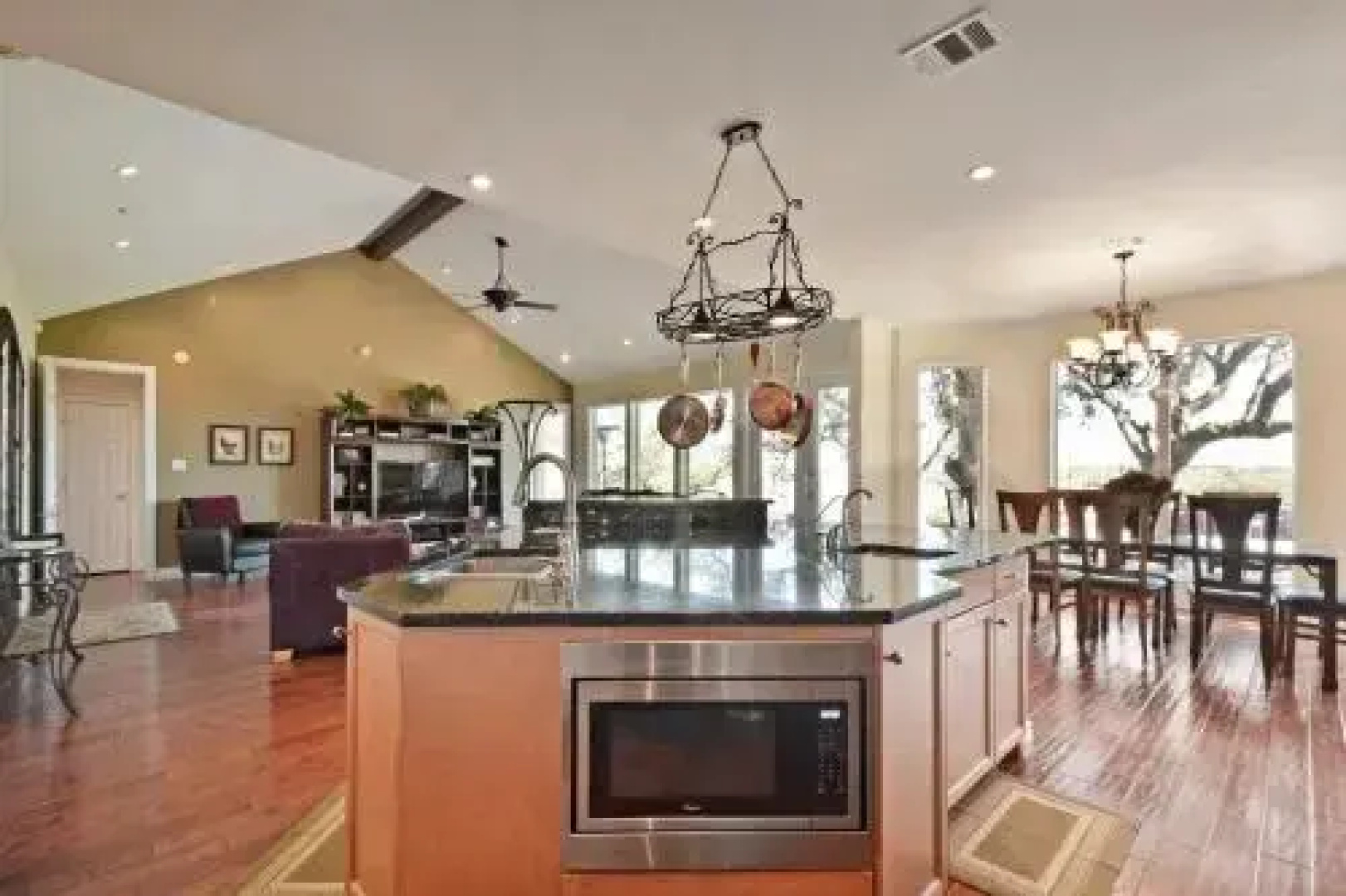 4BR 3BA Spicewood House with Impressive Views by RedAwning