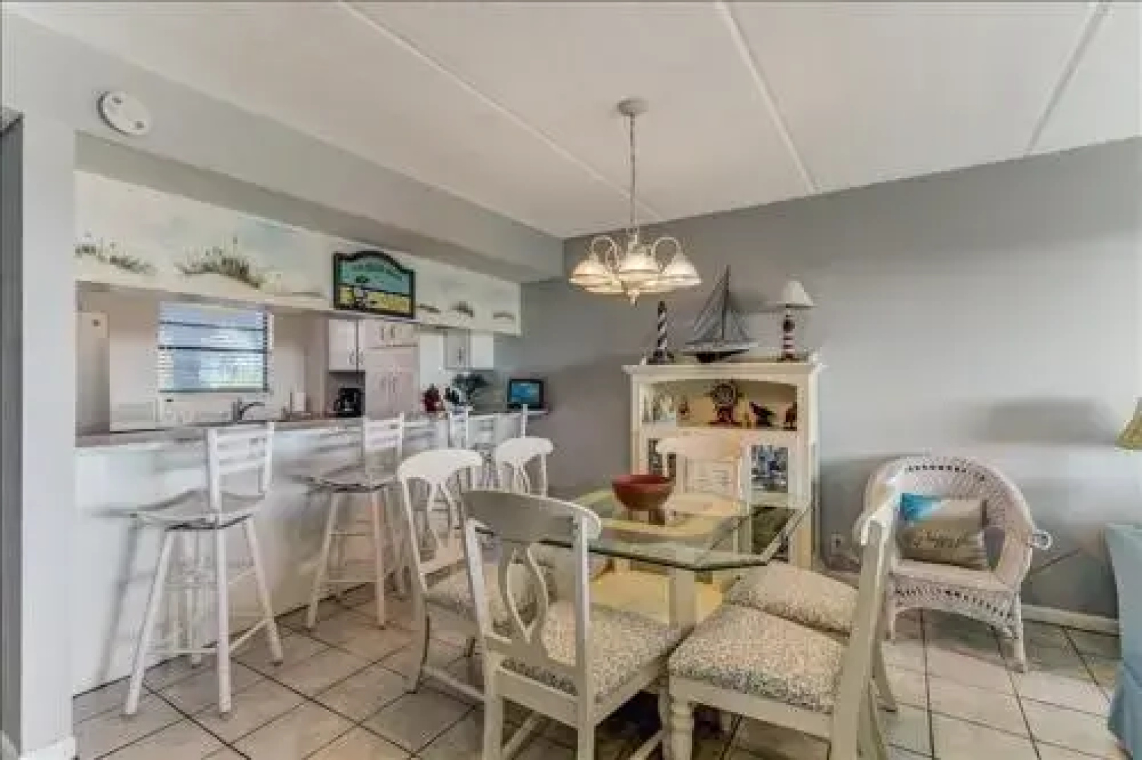 Spacious Oceanfront Condo, Easy Access to Private Fishing Pier by RedAwning