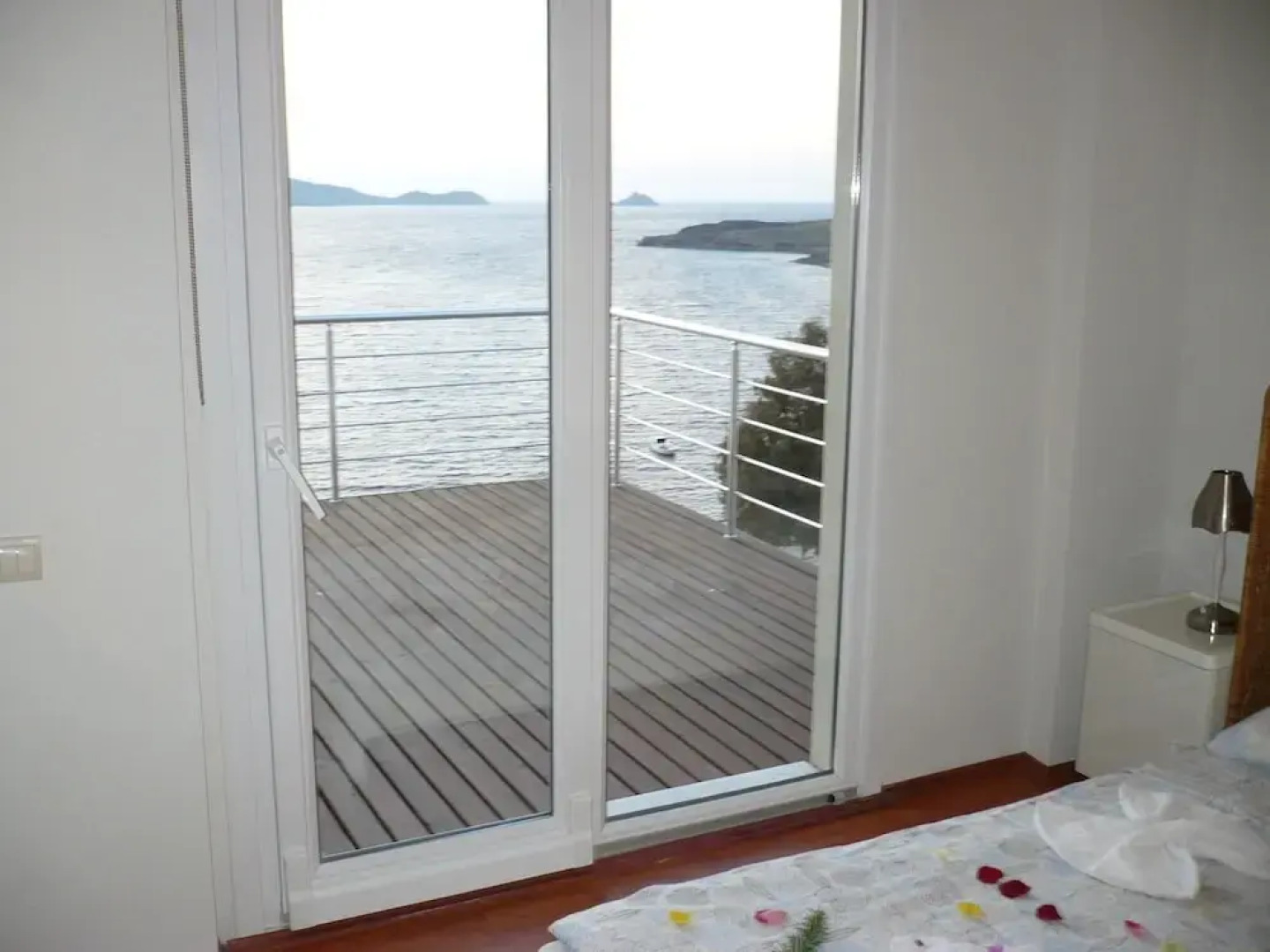 Important Group Villa Amber