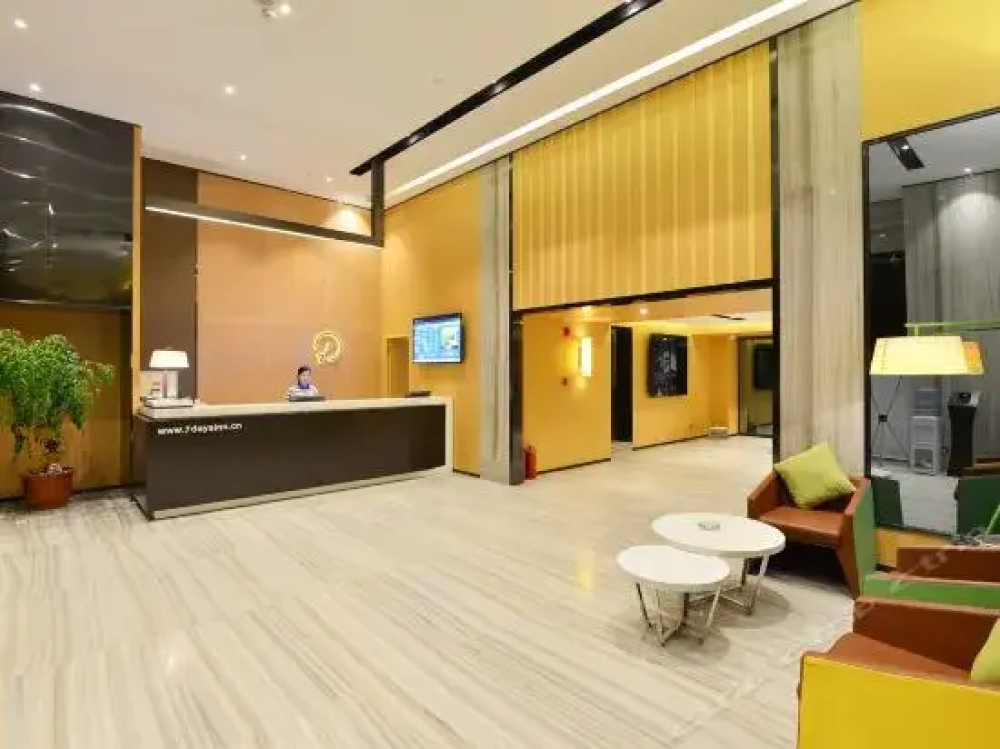 IU Hotel Maoming Xin Yi Zhong Xing Sixth Road Branch