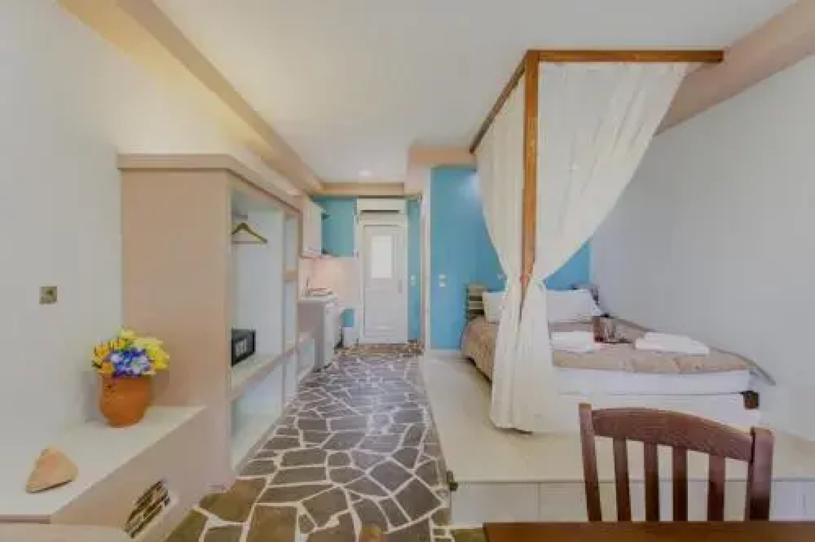 Saint George Hotel & Rooms