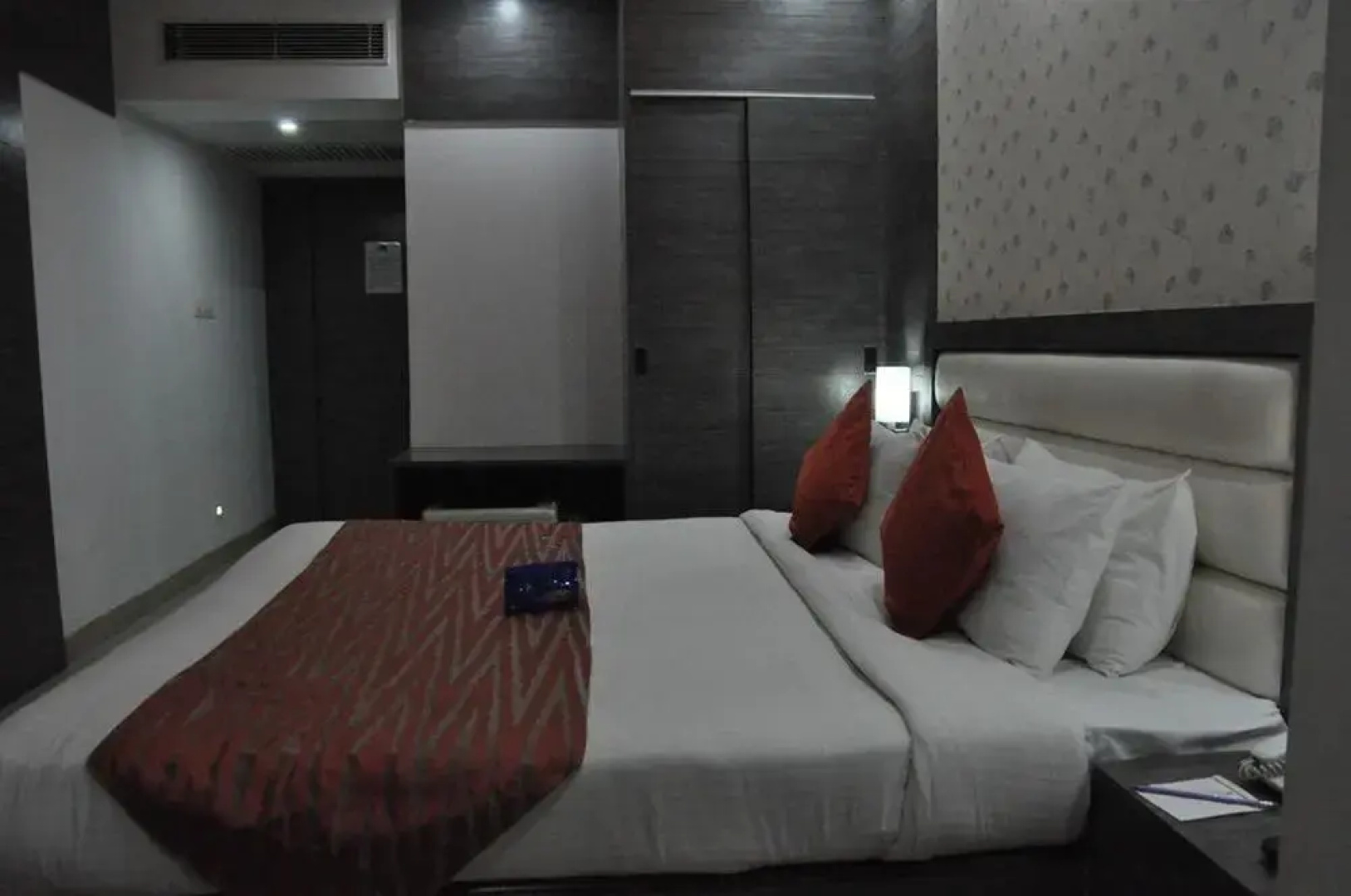 OYO Premium Gwalior City Centre