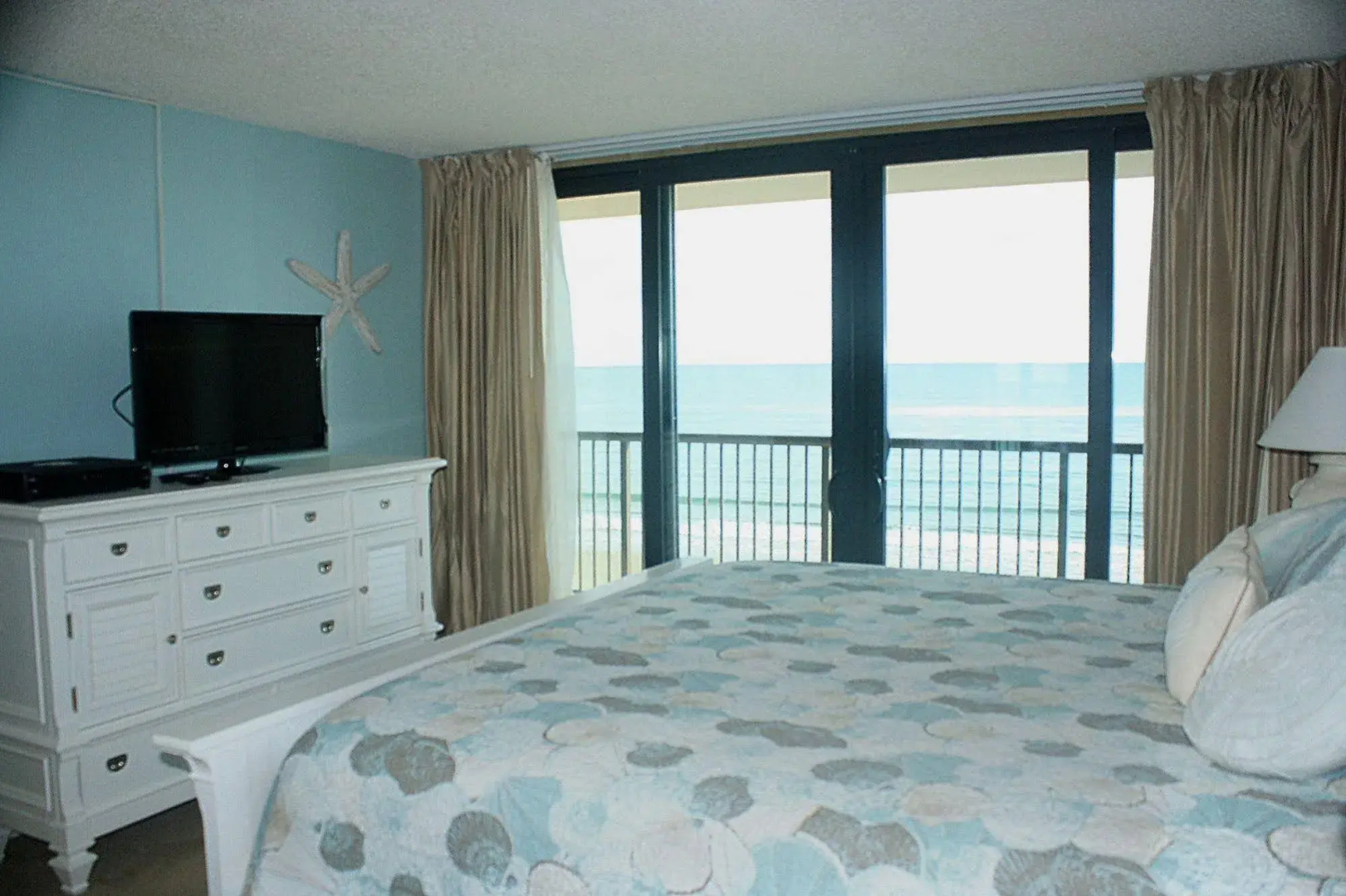 Sea Winds 101 3 Br condo by RedAwning
