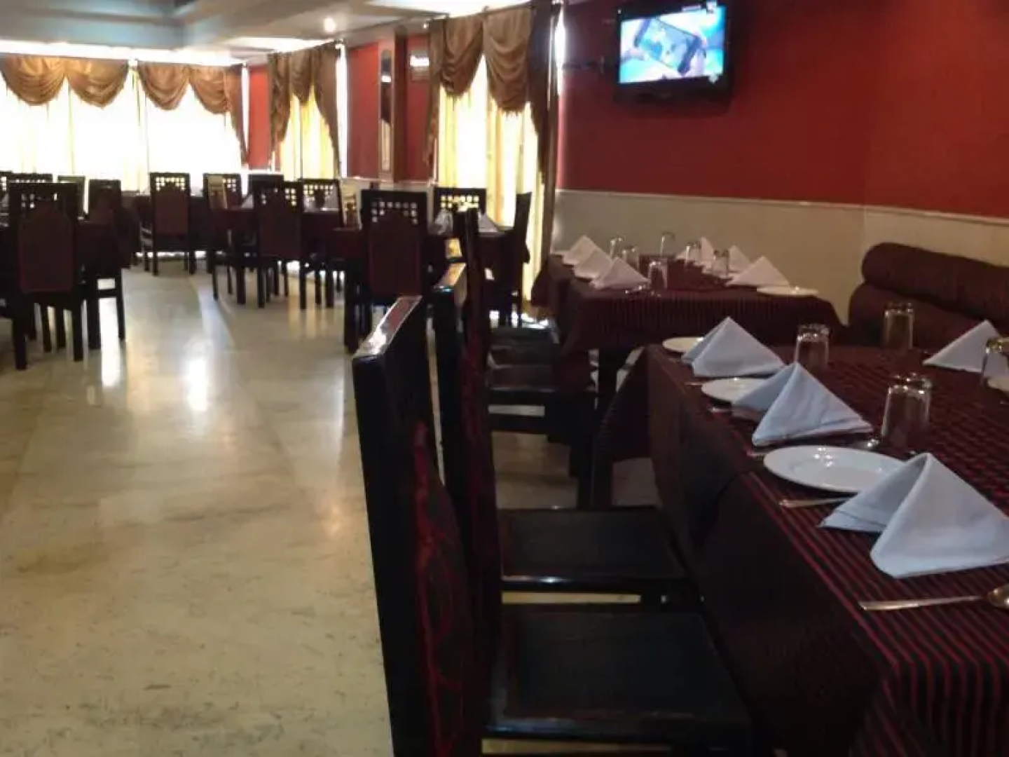 OYO 4064 Maharaja Hotel