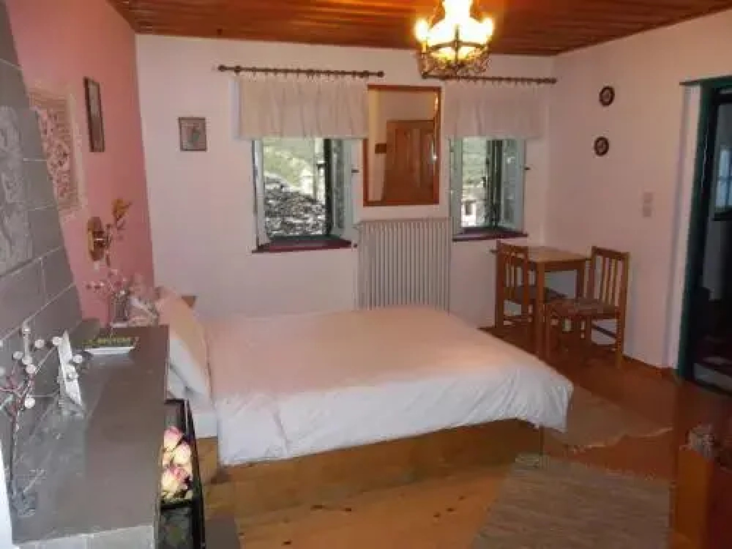 Lakis Rooms