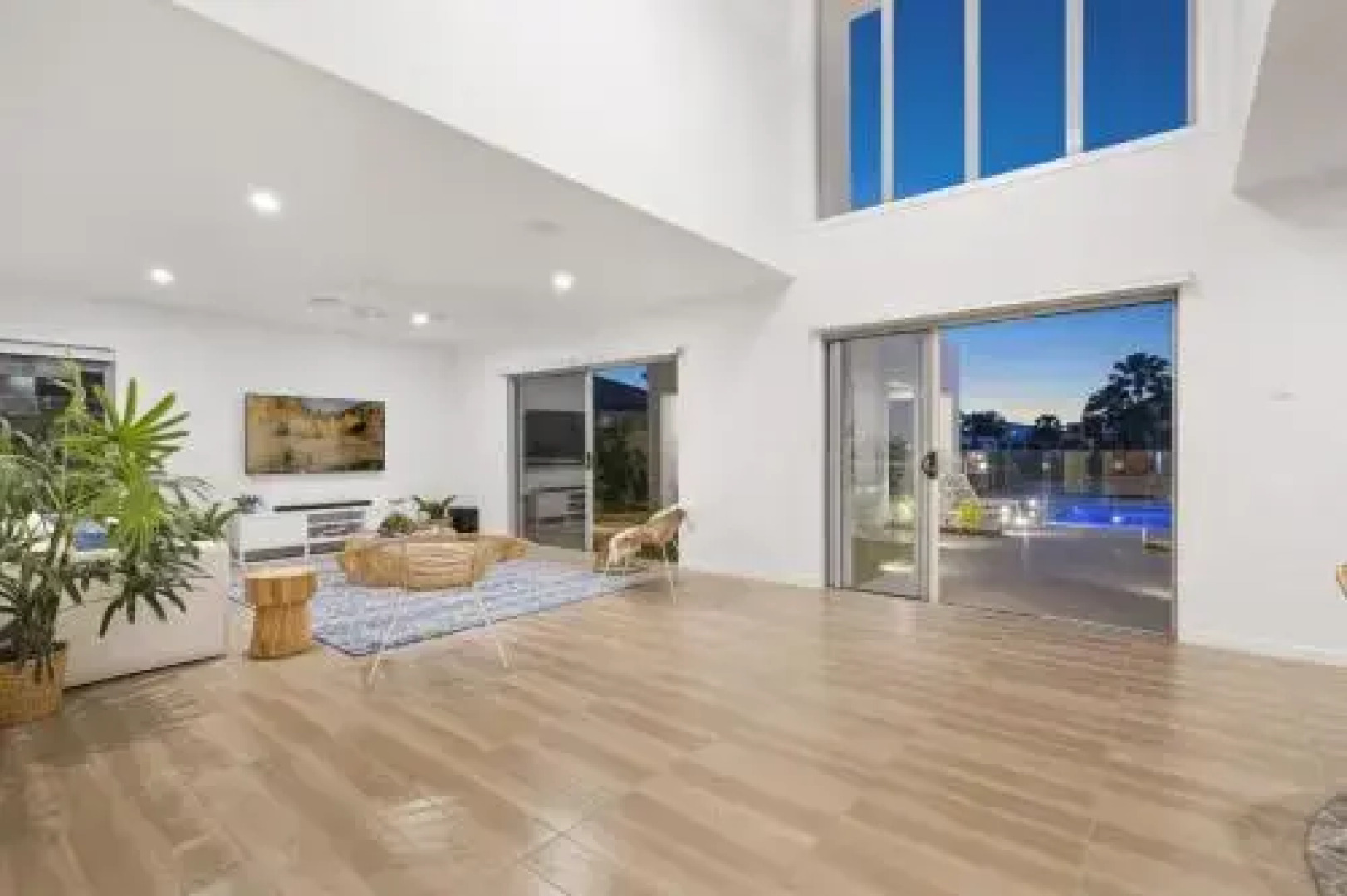 Luxury Canal Front Holiday House