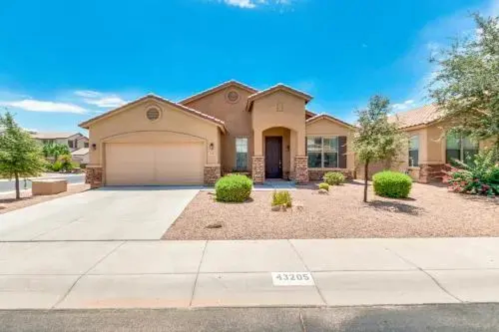 Wallner - 3 Br home by RedAwning