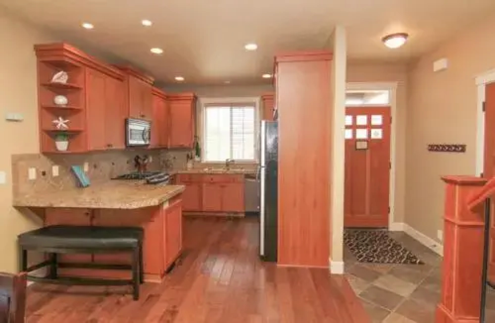 Beach Pine - 4 Br home by RedAwning