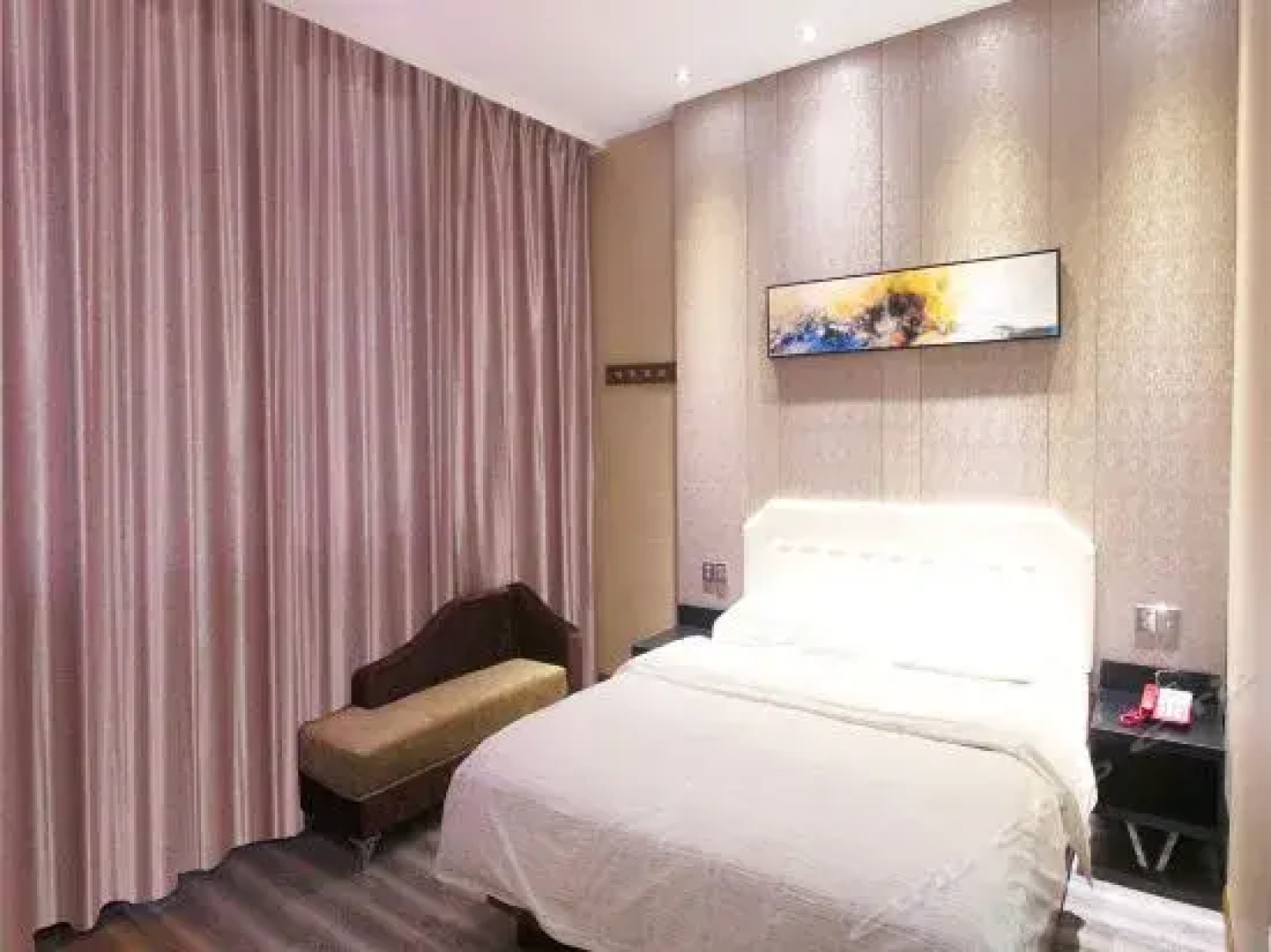 Hechi Chunjiang Business Hotel
