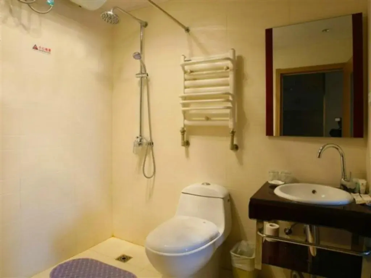 Yi Zheng Holiday Hotel