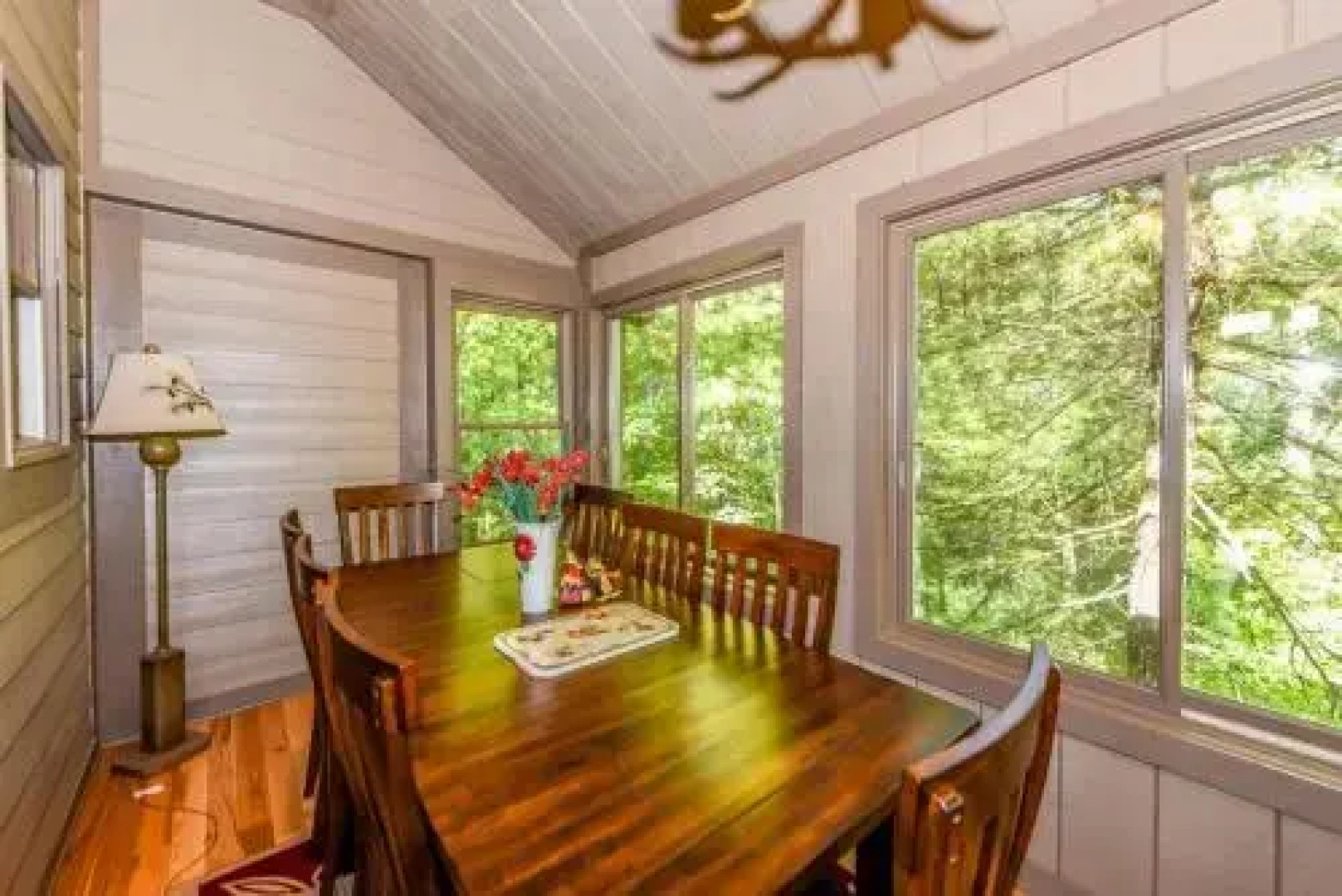 Blueberry Cottage - 4 Br home by RedAwning