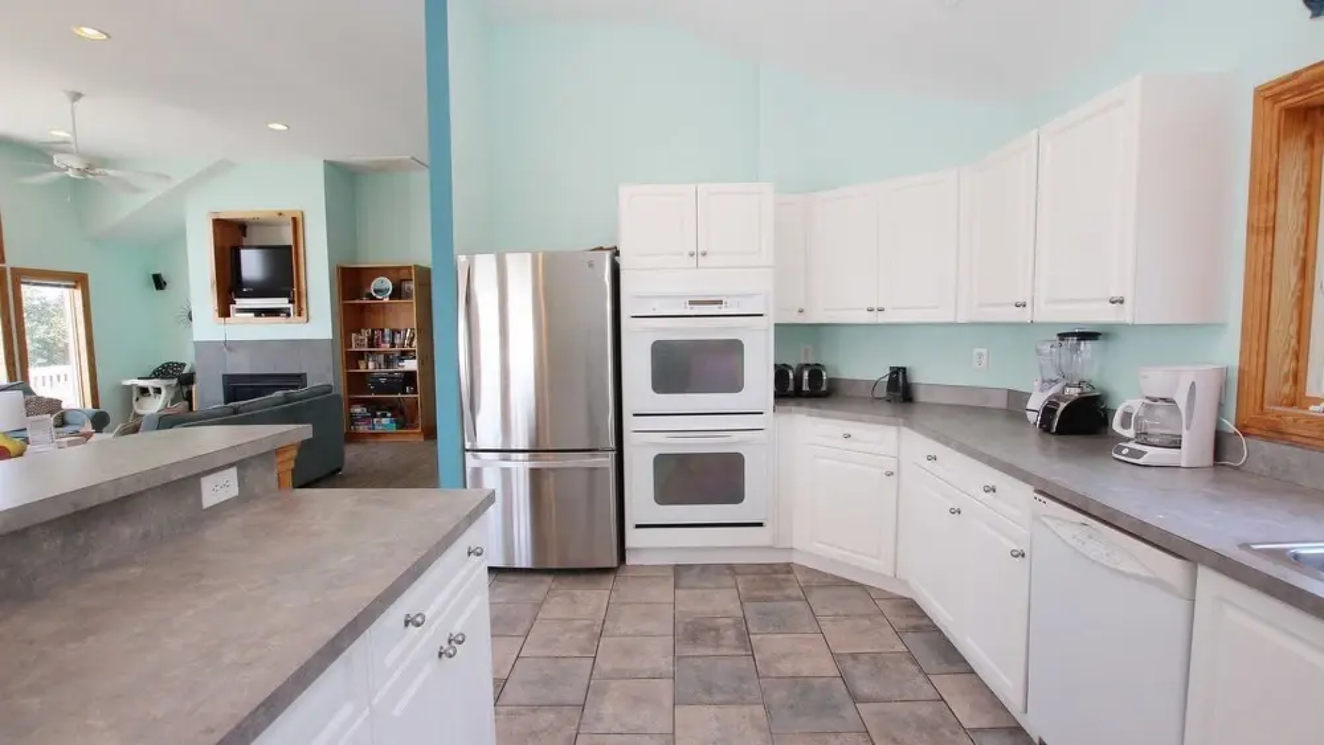 Sound and Color - 8 Br Home
