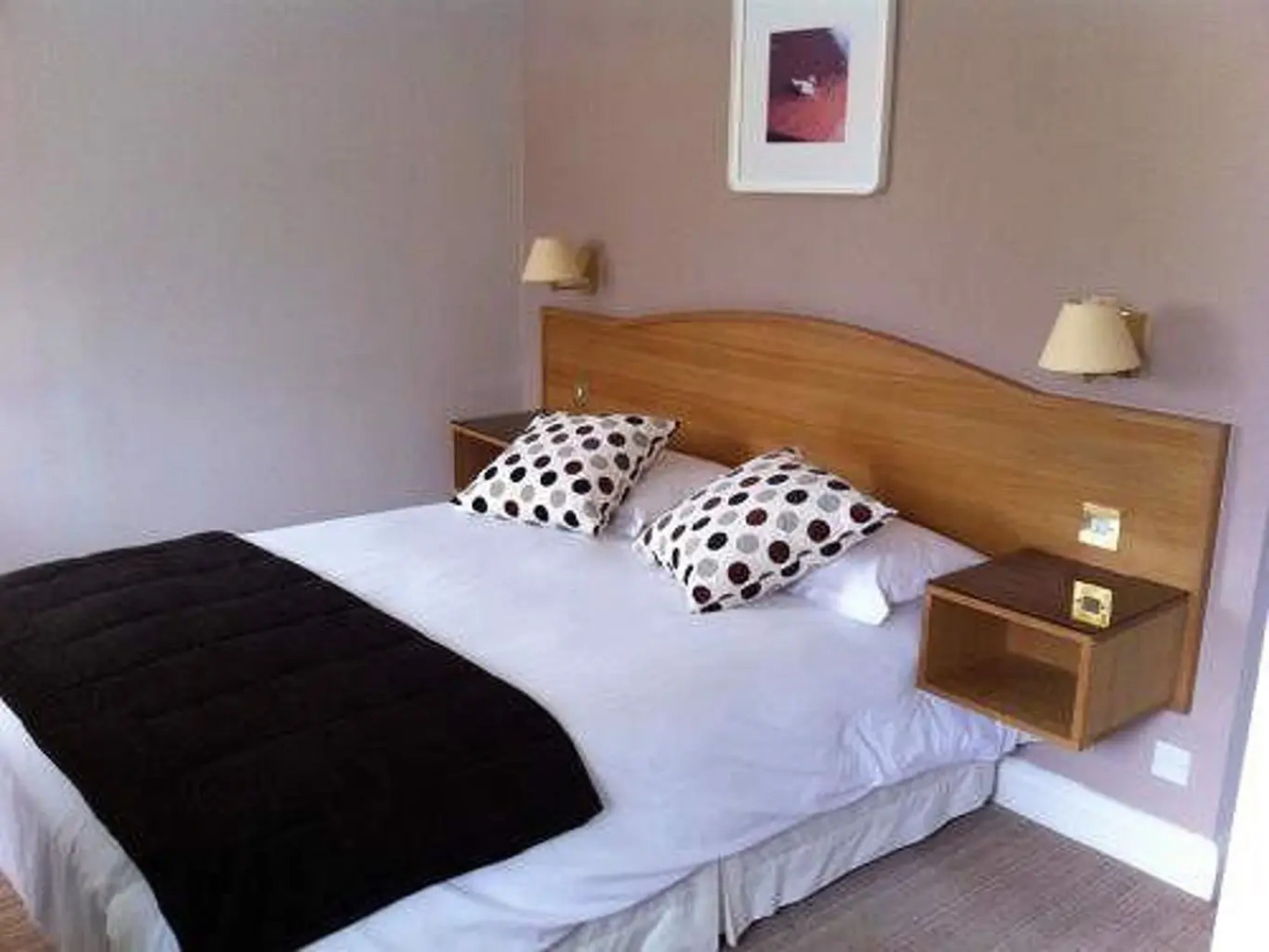 Red Lion & Cellar Room Hotel