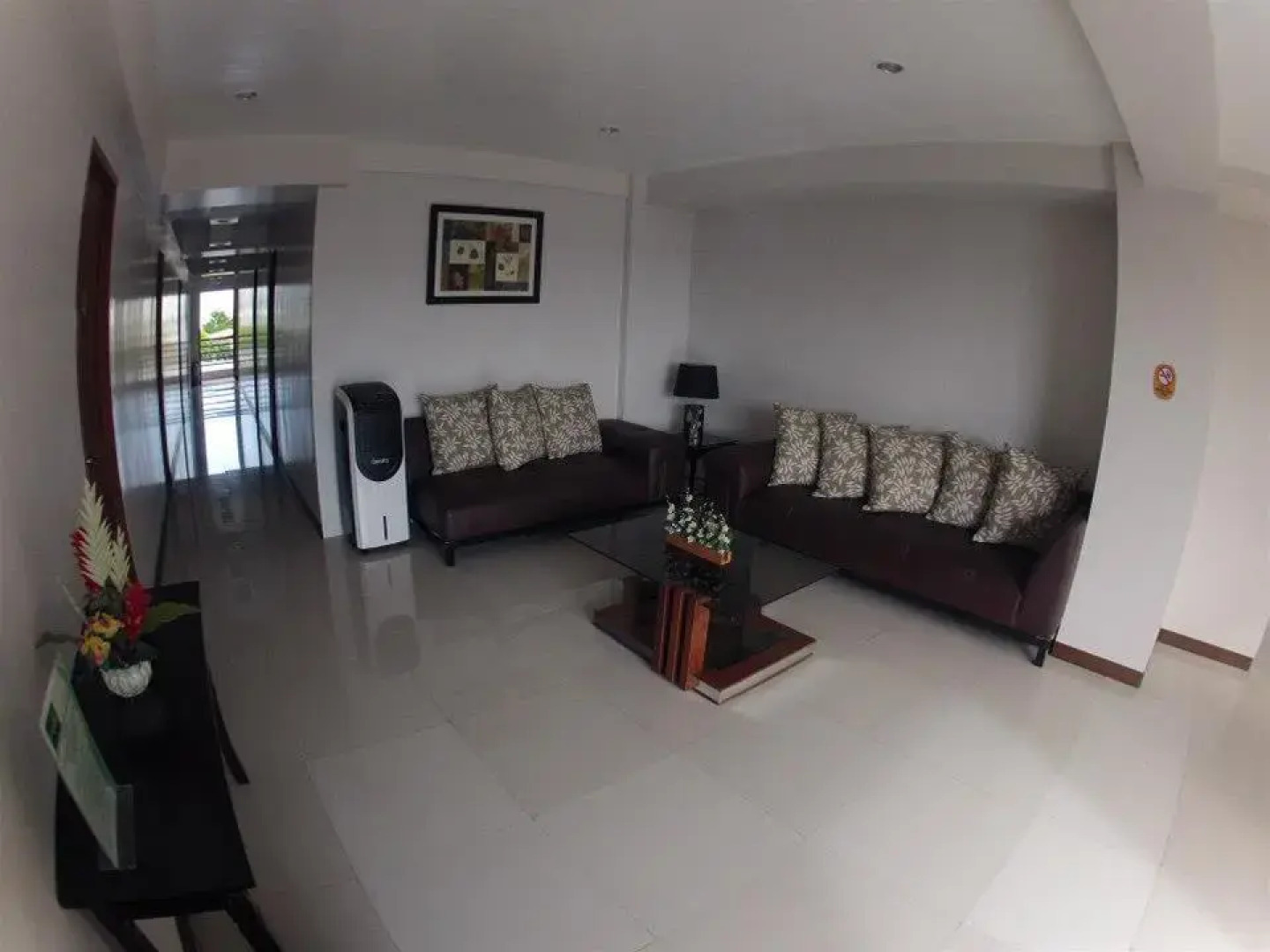 GraceHill EconoSuites Hotel