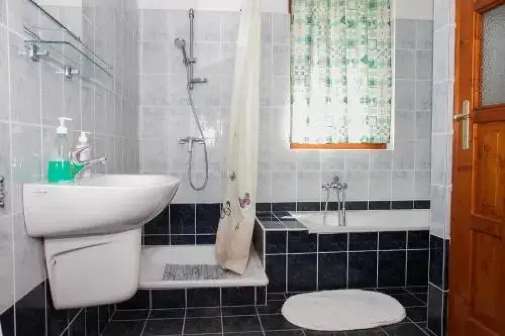 Familia Nyaraló 146