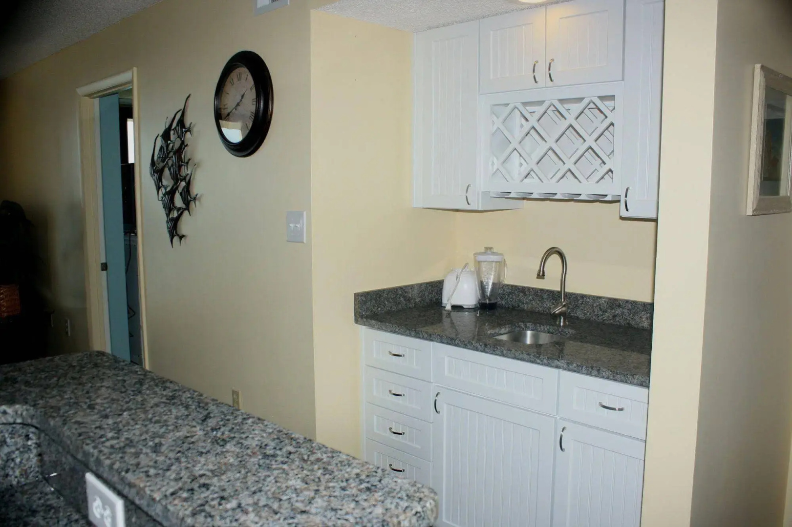 Sea Winds 101 3 Br condo by RedAwning