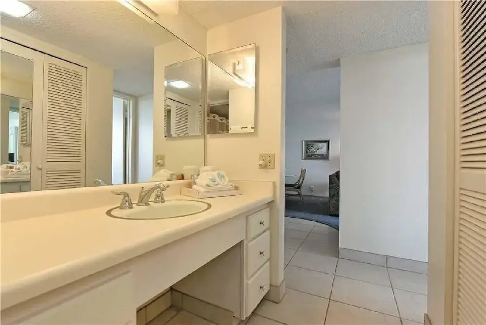 Valley Isle #808 2 Bedroom Condo by RedAwning