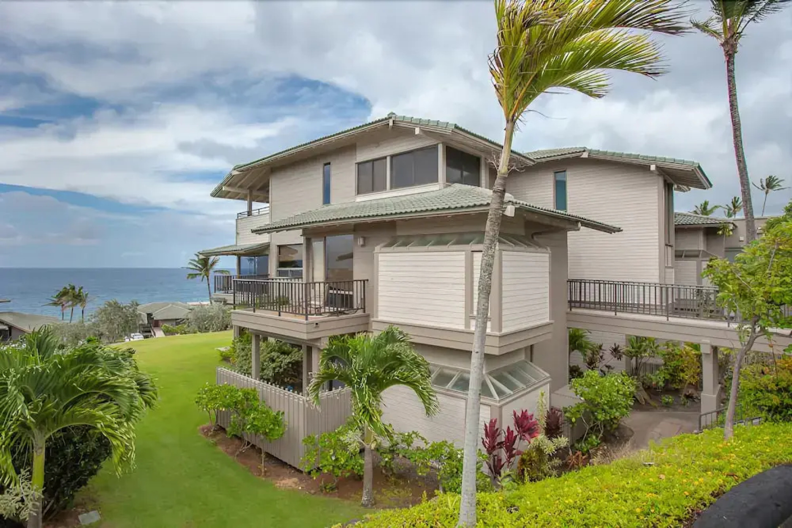 Bay Villa 32B3 Gold Ocean View by RedAwning