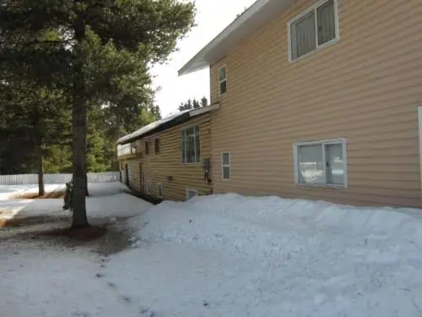 Whispering Pines Motel & Cabins