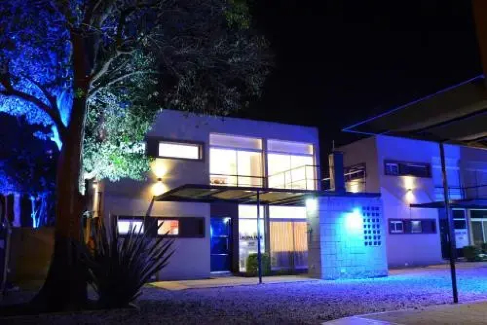 Laguna Park Duplex & Suites