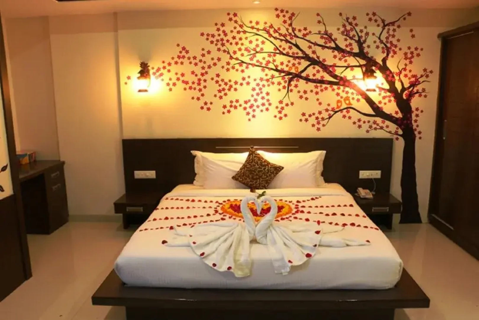 OYO Premium Teen Batti Devka Road