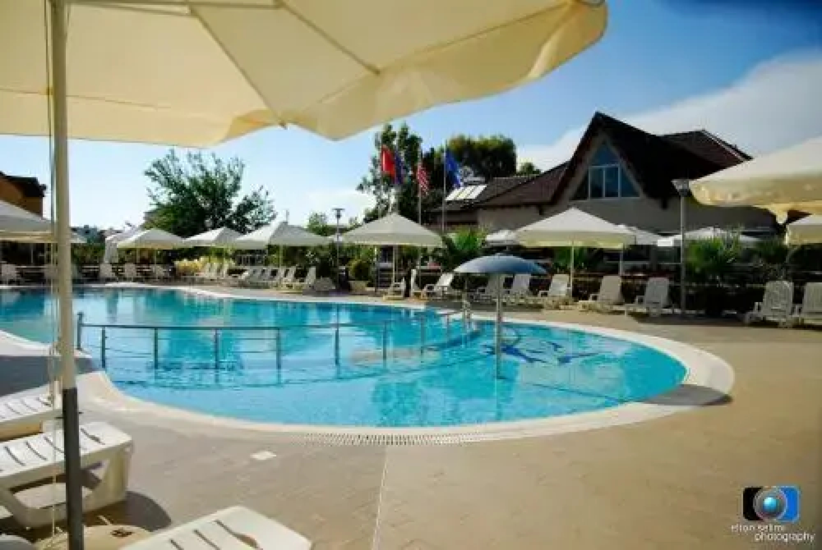 Godija Hotel & Suites