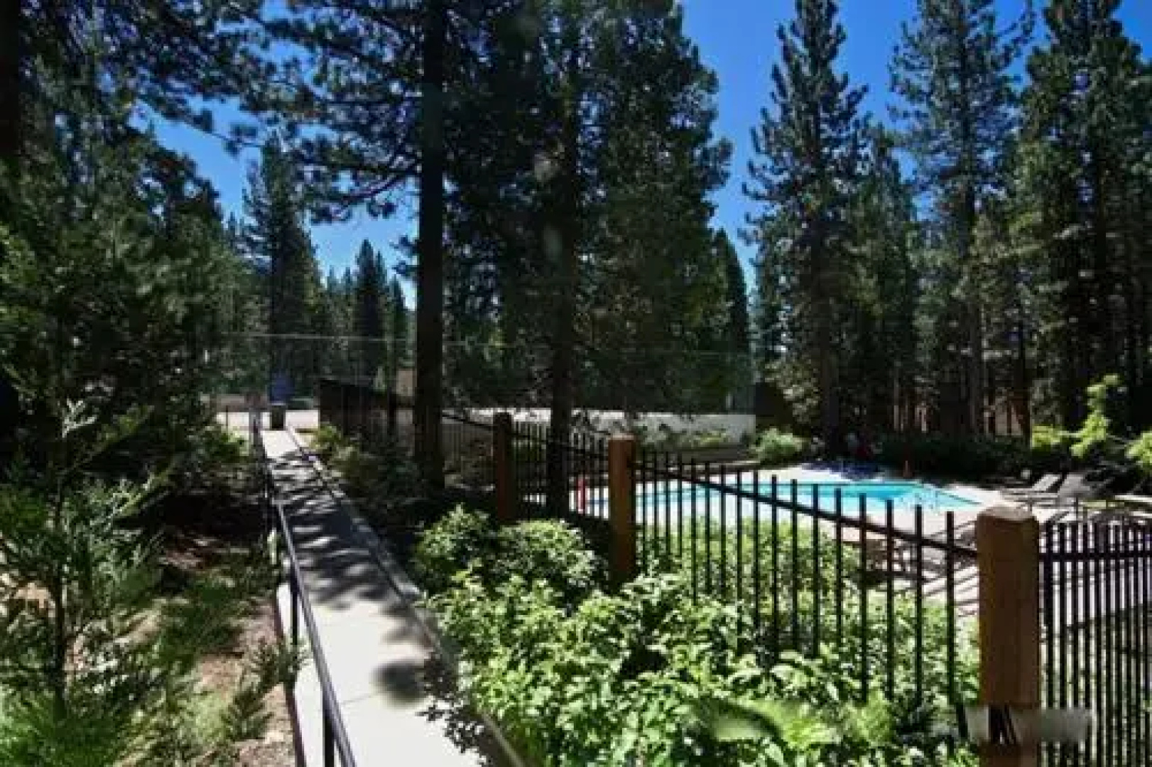 Golden Lakeview Home 3 Br home by RedAwning