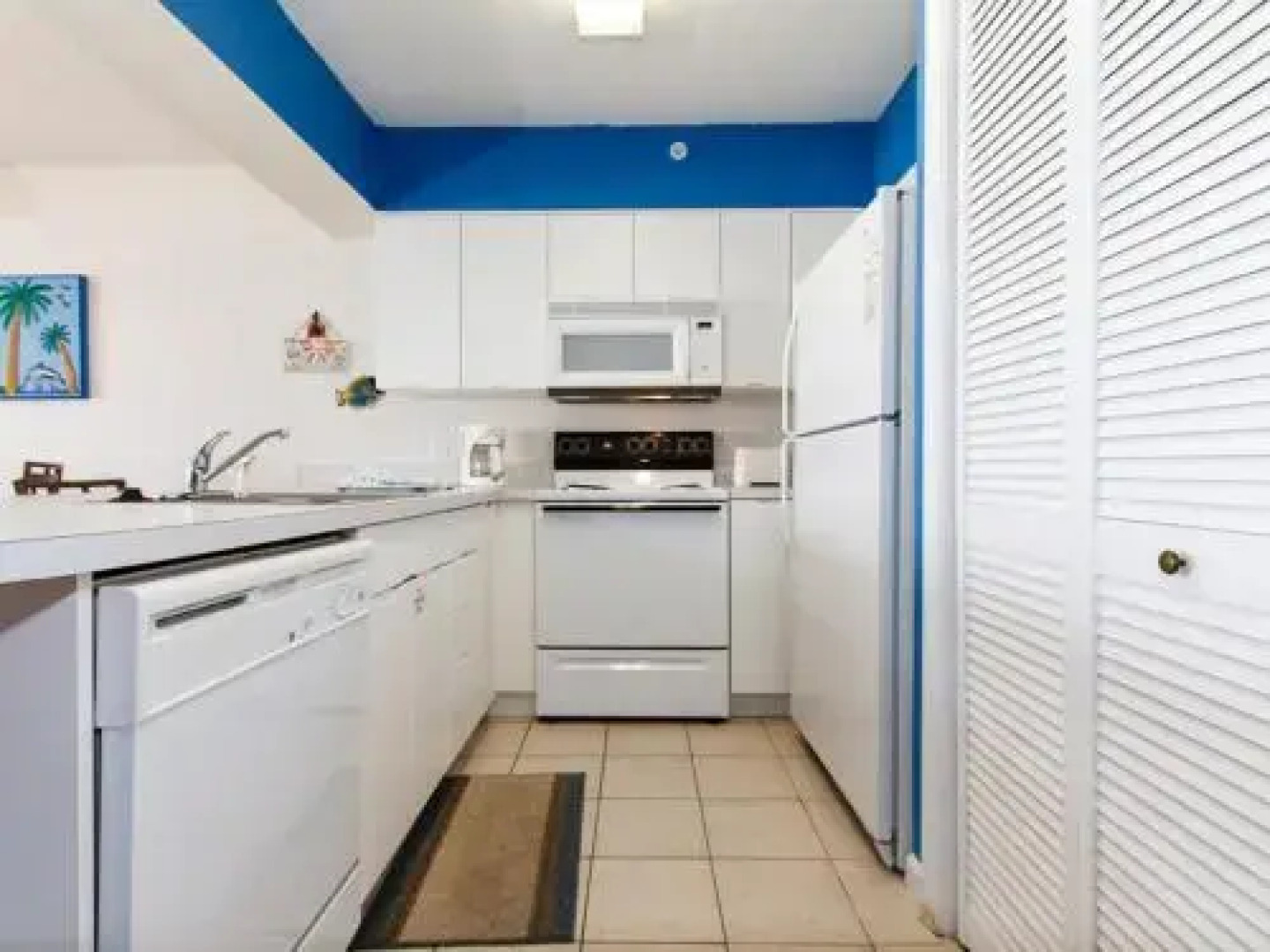 Emerald Towers West 1003 by RedAwning