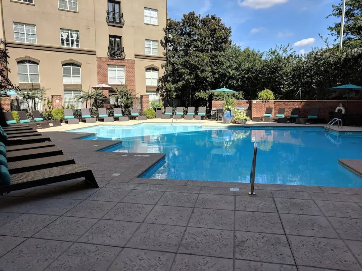 Midtown 240 By Homecomfortstay