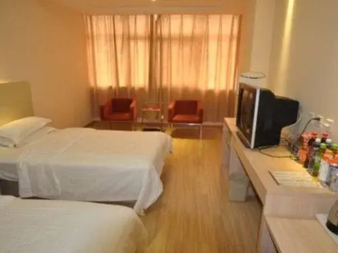 Super 8 Hotel Xuchang Qi Yi Lu Railway Station