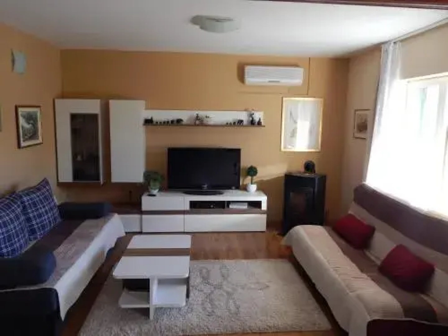 Apartments Lončar