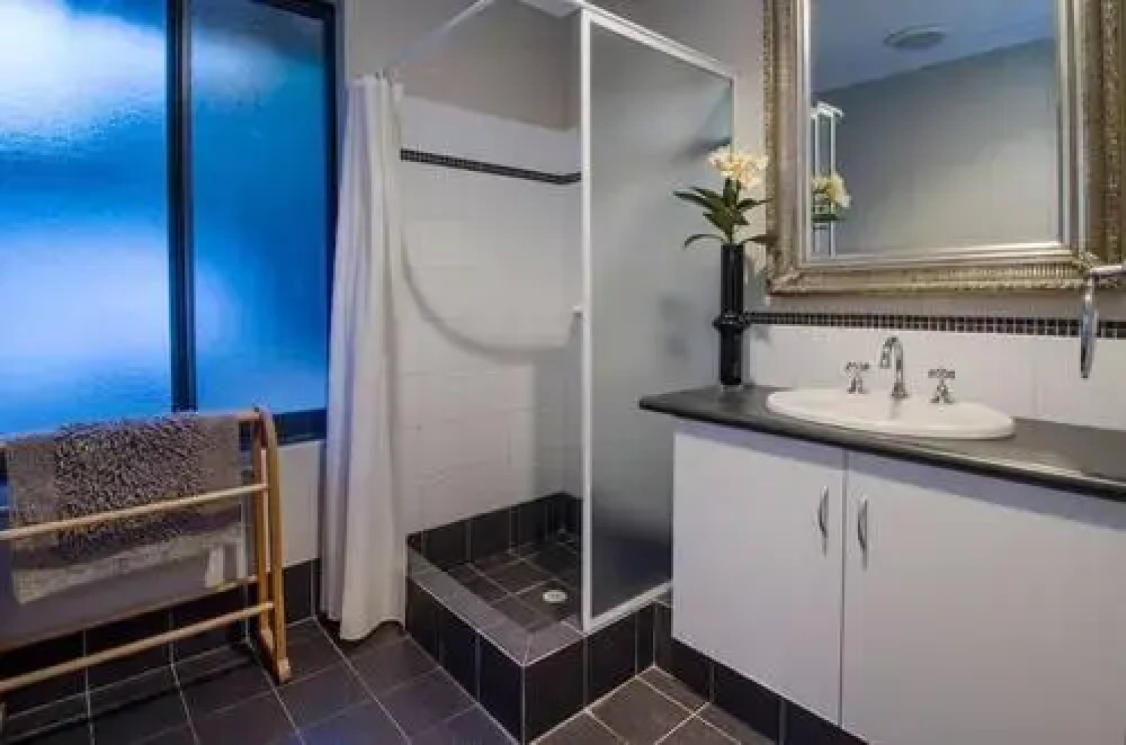 Yallingup pet friendly Bush retreat