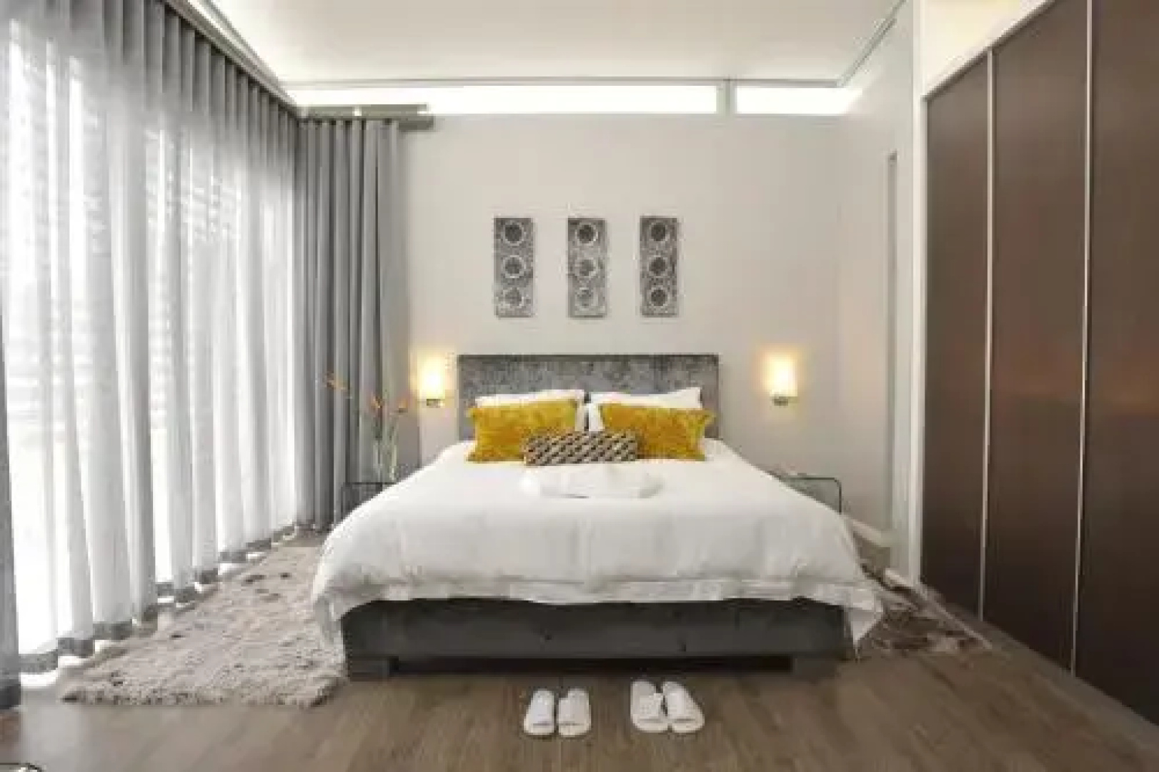 Paragon Crescent Suites
