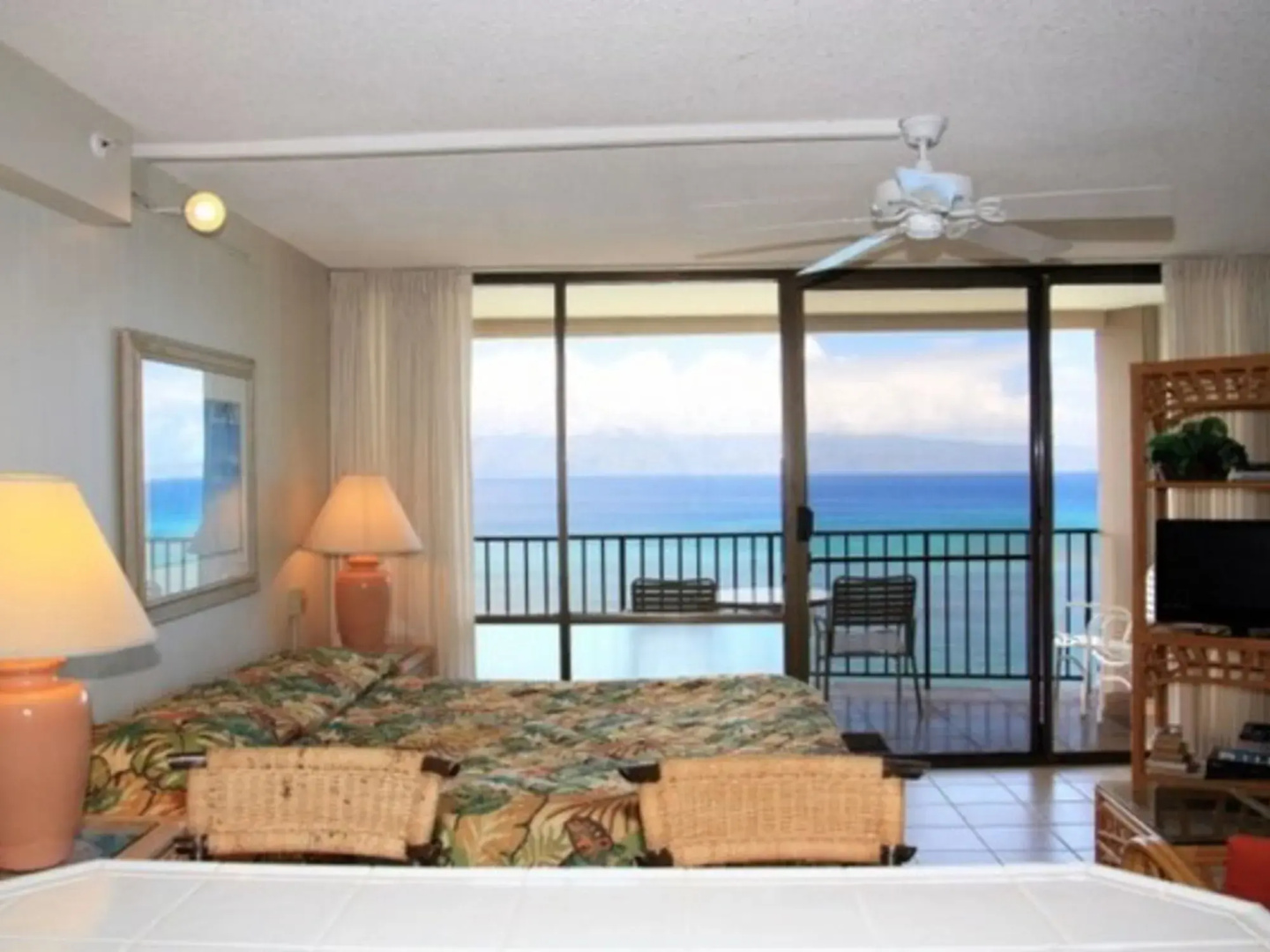 Valley Isle #1206 Studio Bedroom Condo by RedAwning