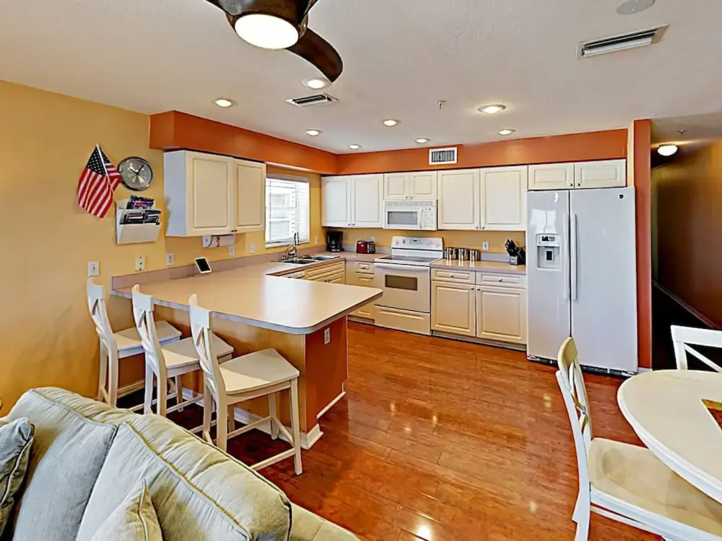 Unbeatable Beachside in Indian Rocks Beach by RedAwning
