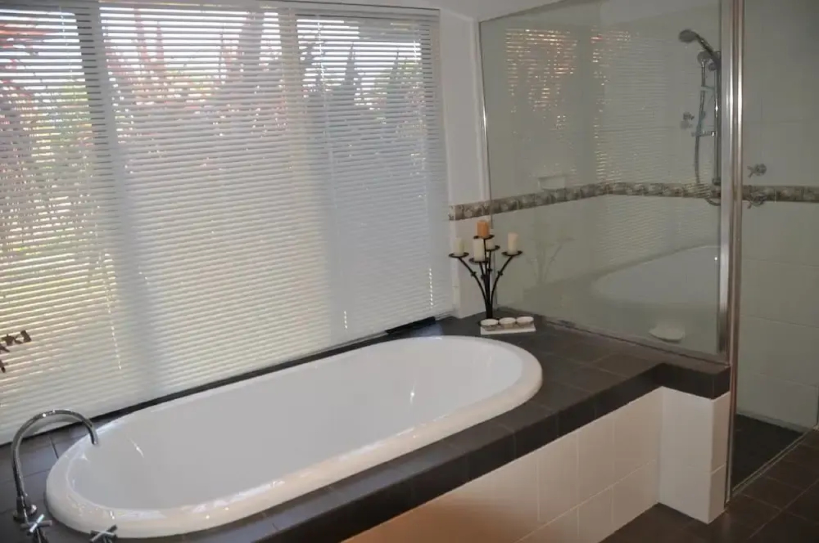 Glenelg on King Bed & Breakfast