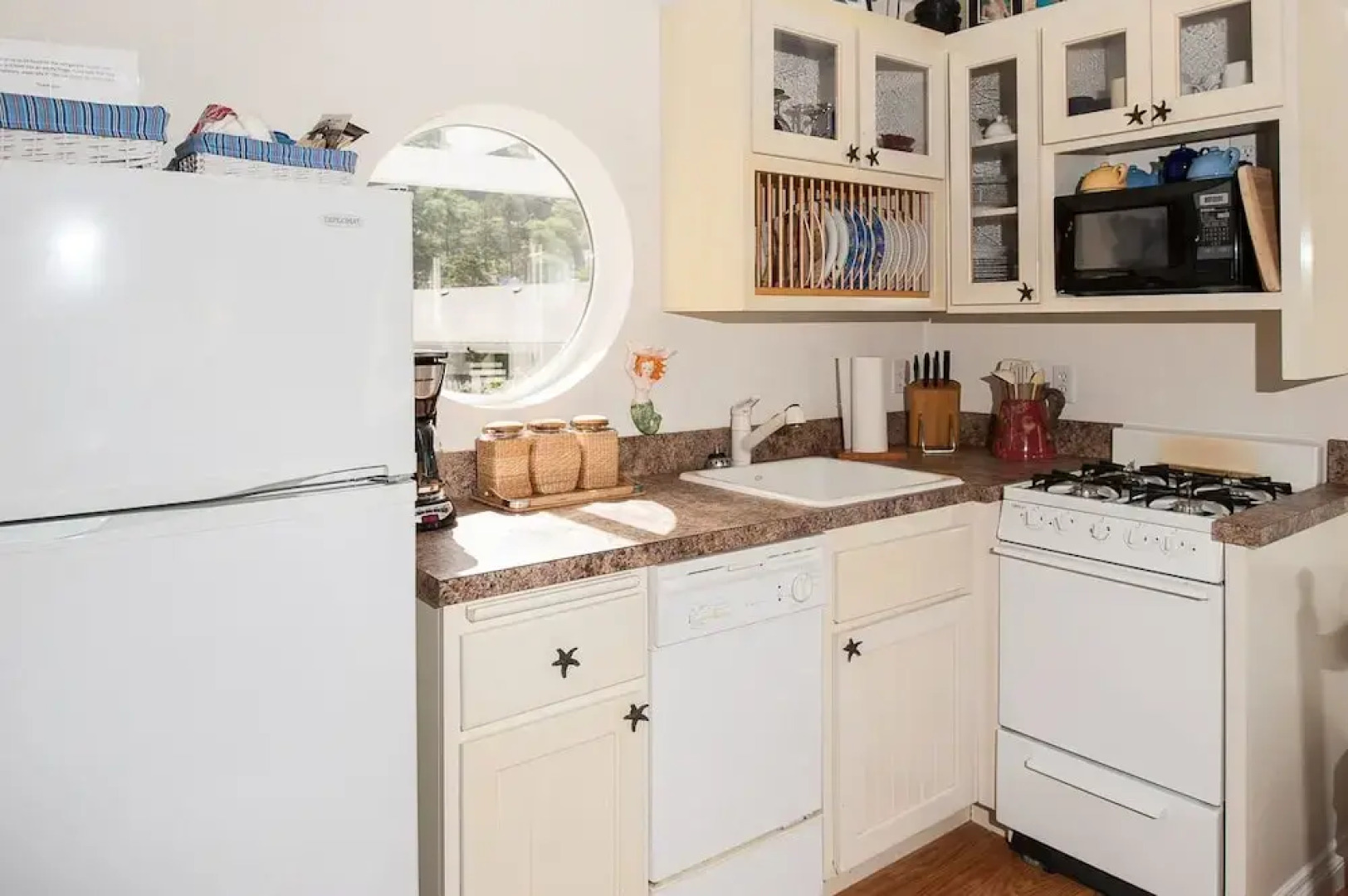 Rememberance Studio cottage by RedAwning