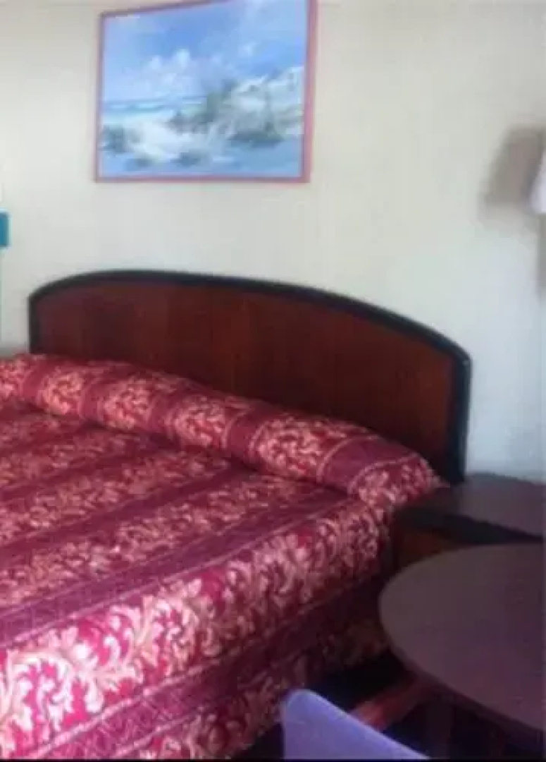 Deluxe Inn