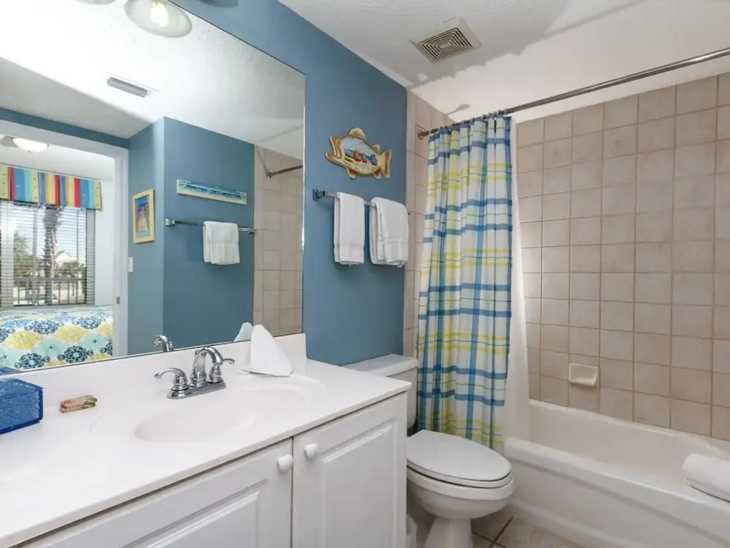 Island Princess 202: Impressive Beachfront Condo, WIFI, BEACH SVC, KEYLESS