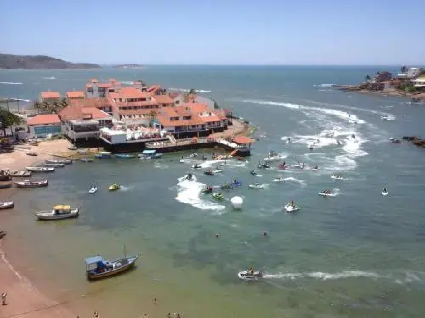 Kitnet no 1º Piso, a 300m da Praia do Morro