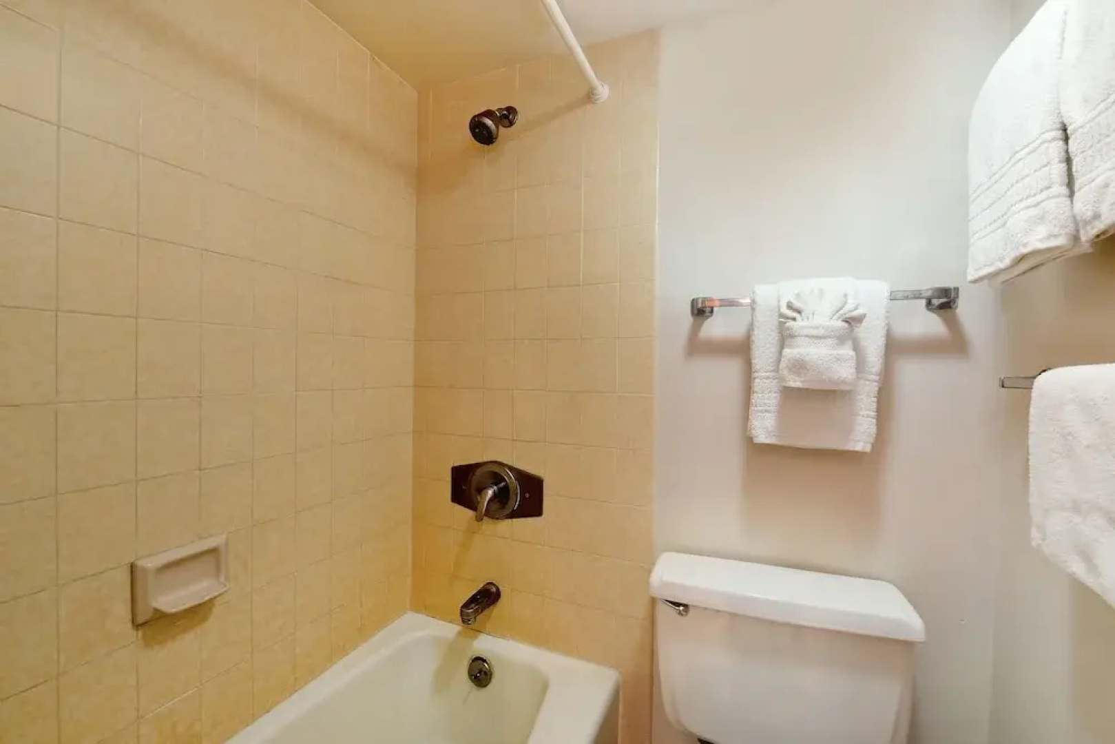 Valley Isle 902 by RedAwning