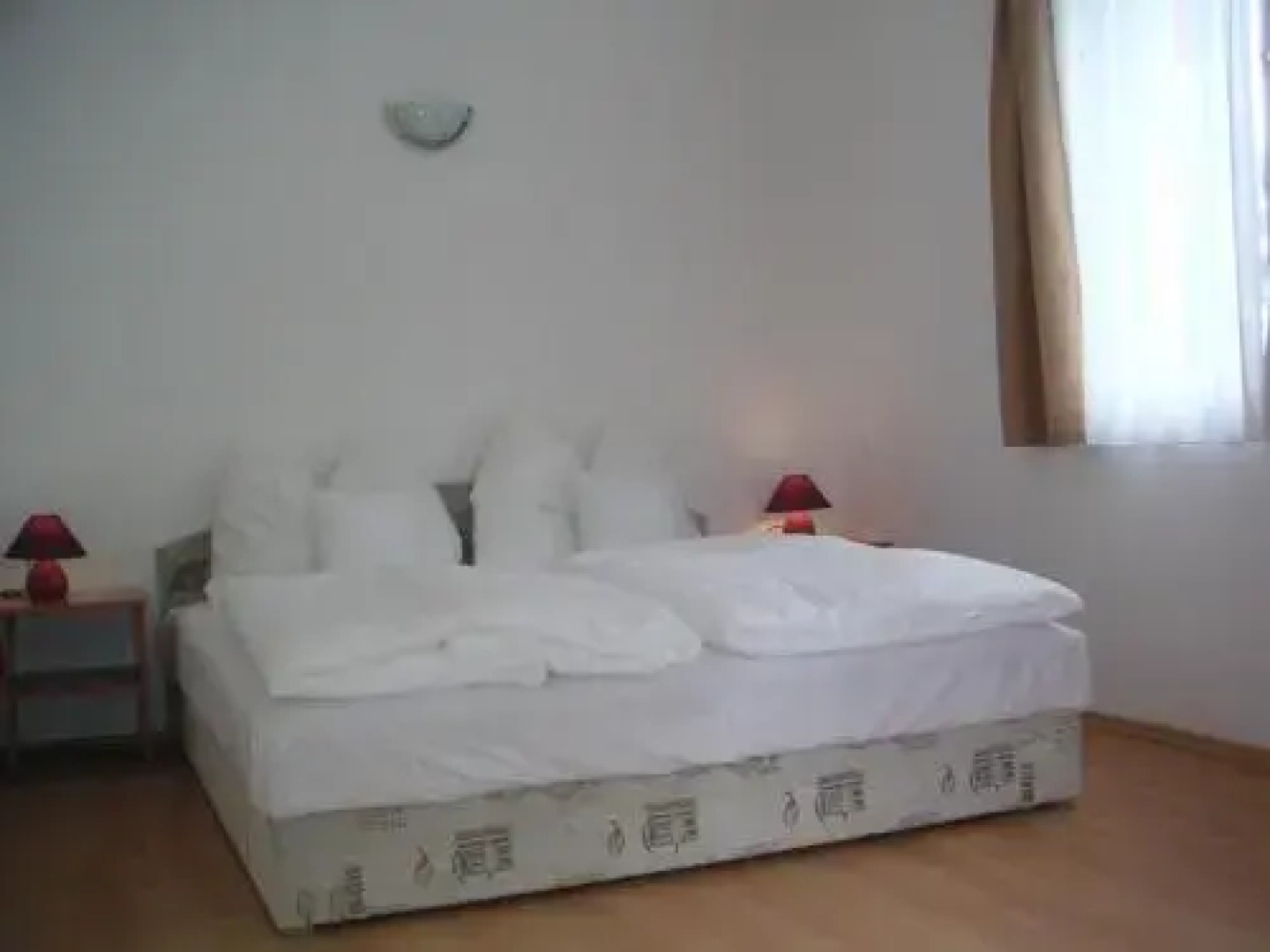 Lantos Apartmanház