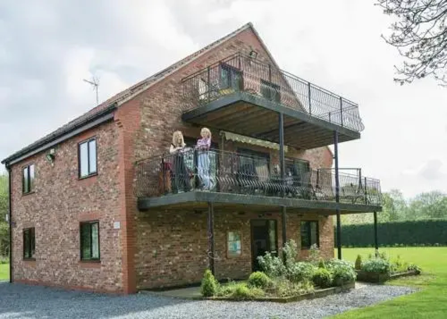 Paradise Lakeside Lodges