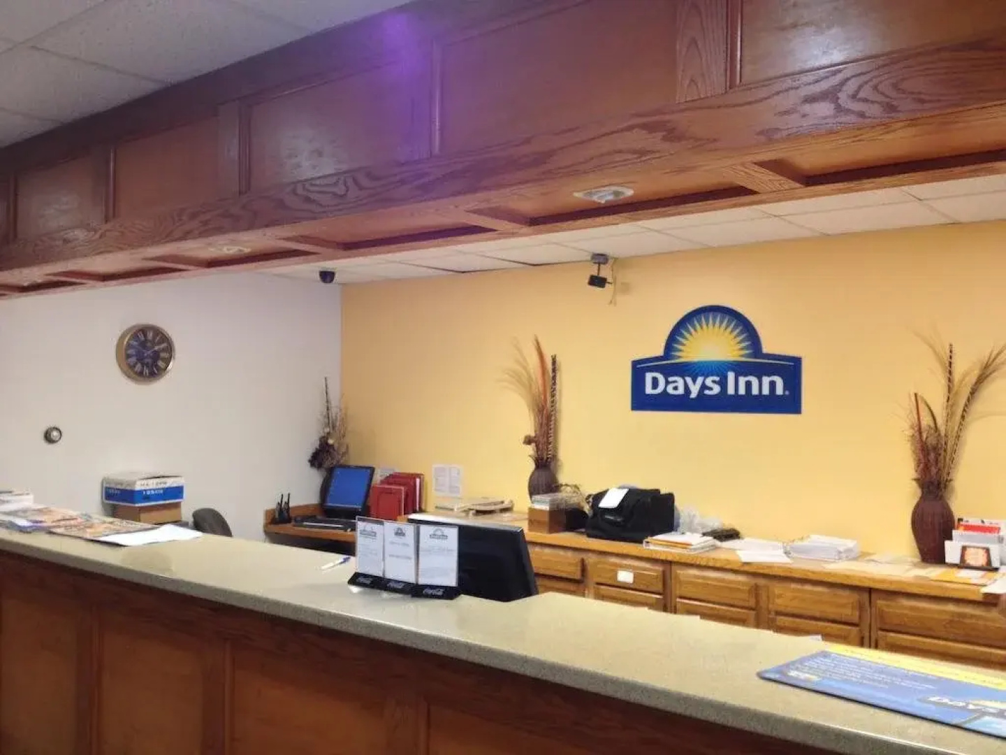 Travel Hotel & Suites