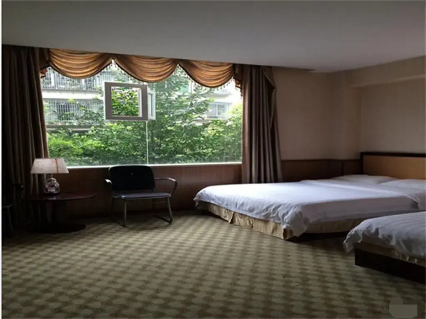 Luzhou Xincheng Business Inn
