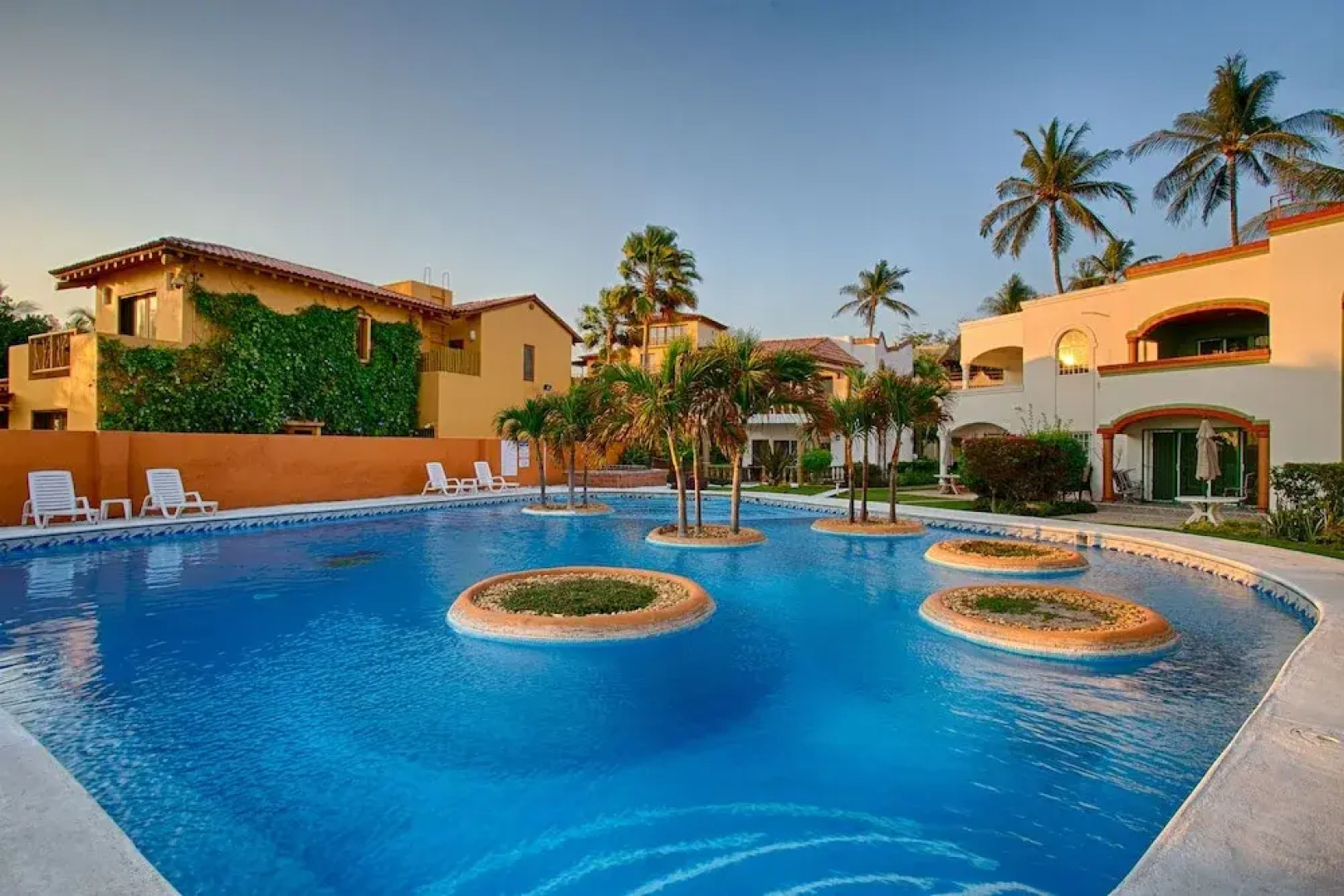 Casa de los Ninos Hotel Room #334413 3 Bedrooms 3 Bathrooms Hotel Room